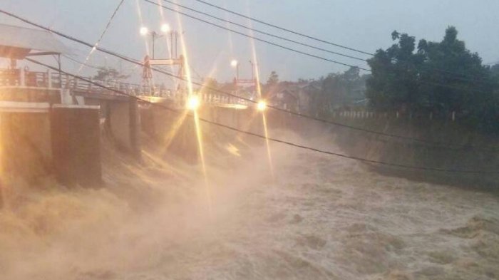 Tinggi Muka Air Bendung Katulampa Bogor Siaga 1, Warga Jakarta di Sekitar Ciliwung Waspada Banjir